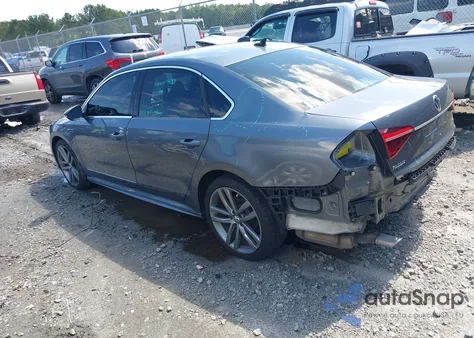 2017 Volkswagen Passat 1.8T R-Line из США, поврежденный, VIN 1VWDT7A3XHC050311